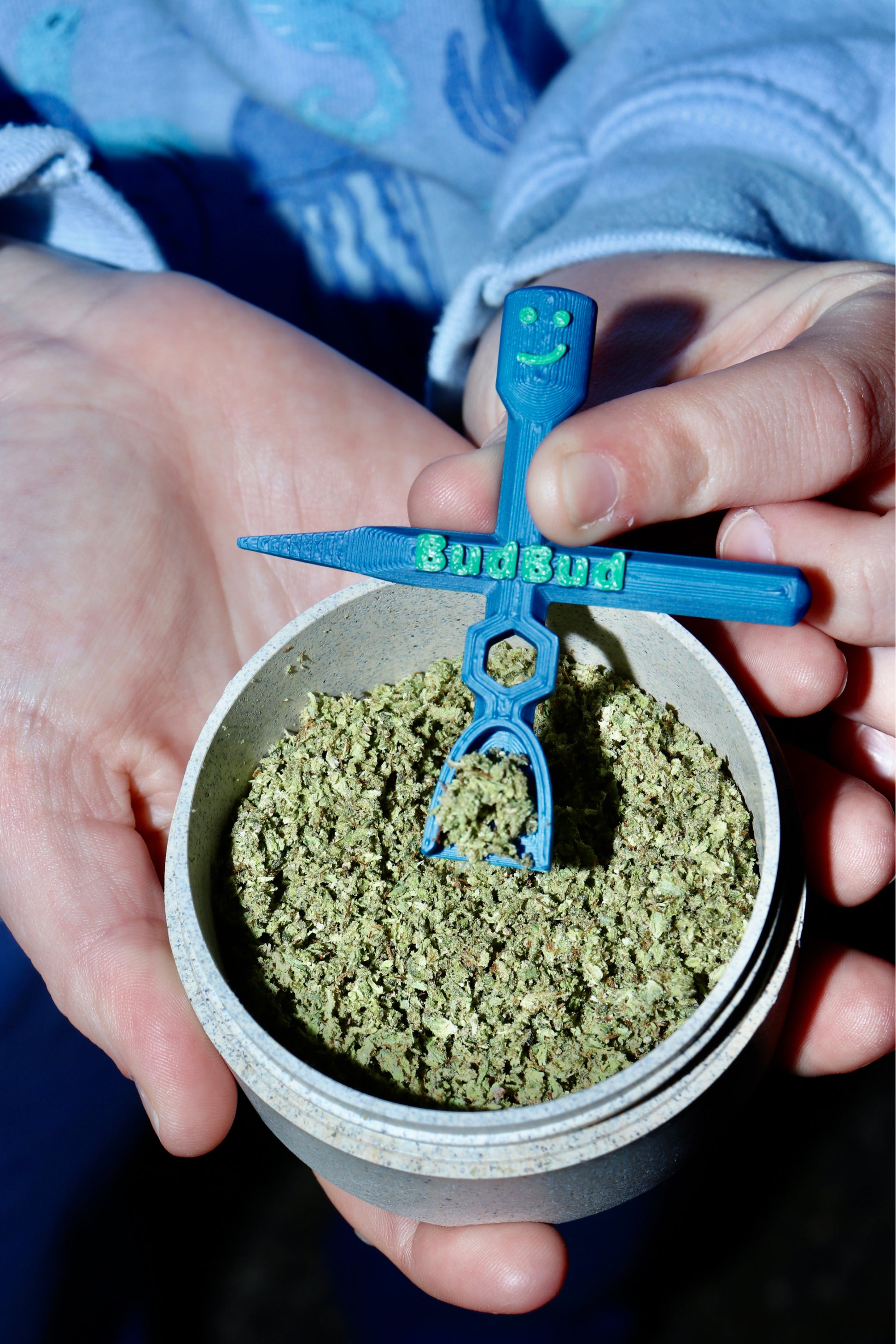 weed scoop